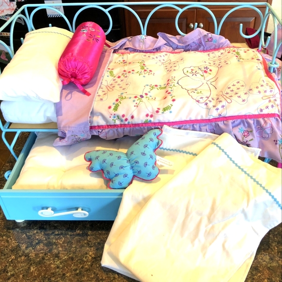 American Girl Other - American girl curlique day bed with extras